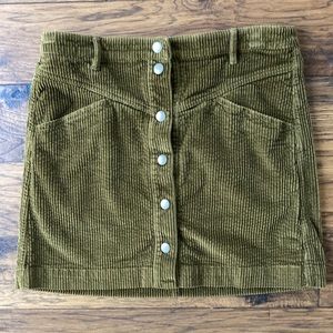 Madewell corduroy skirt in olive green, size 6, worn once